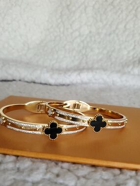 CC Boutique Gold and Black Clover Bangle Bracelet Set